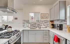 Socal Escape With Hot Tub, 5 Mi To Universal Studios